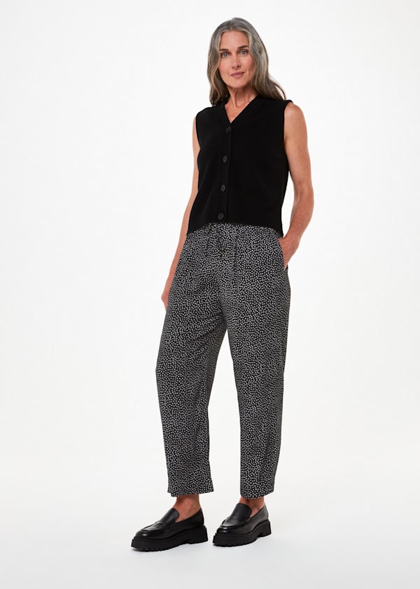 Black Scattered Y Print Pants 