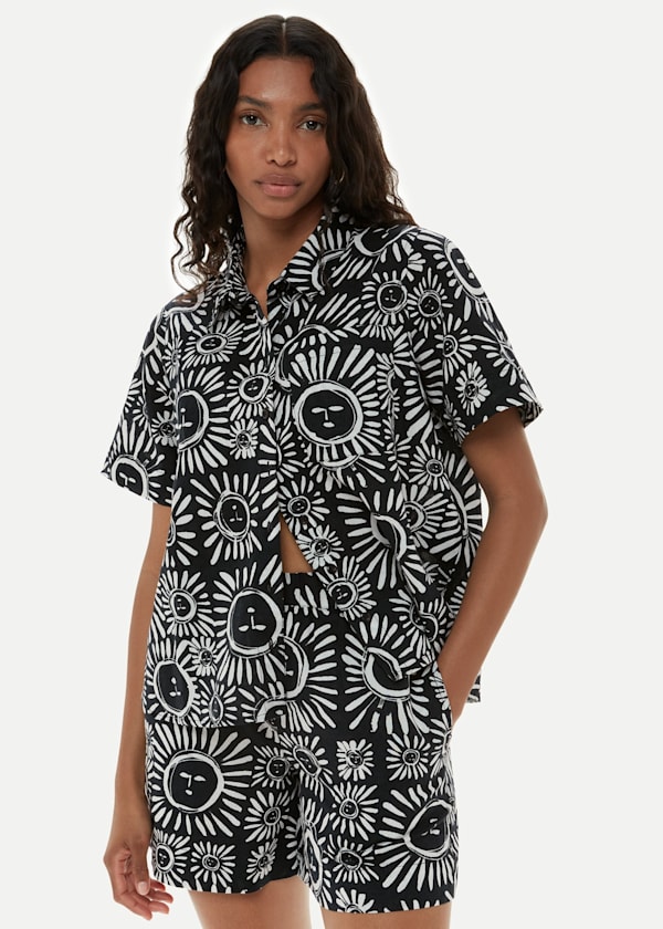 Black and White Sunman Print Short