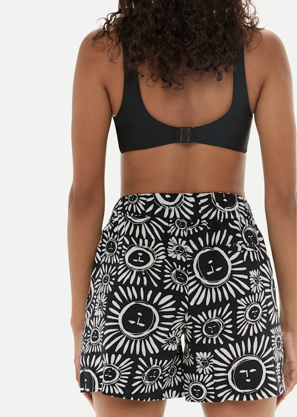 Black and White Sunman Print Short